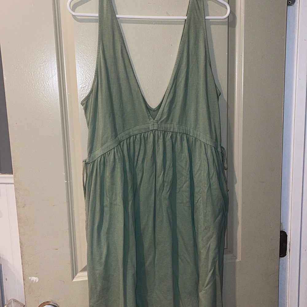 green dress